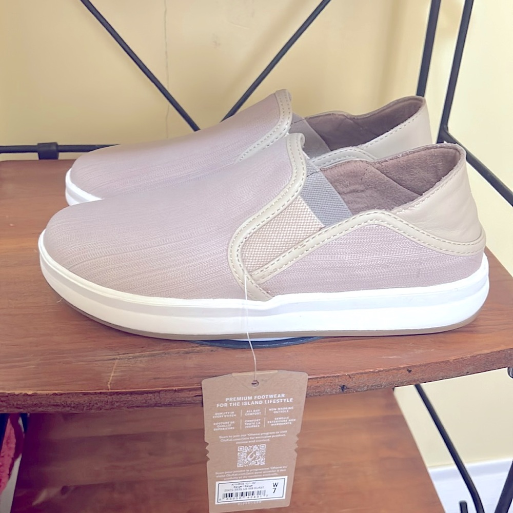 New Beige Olukai size 7 casual shoes